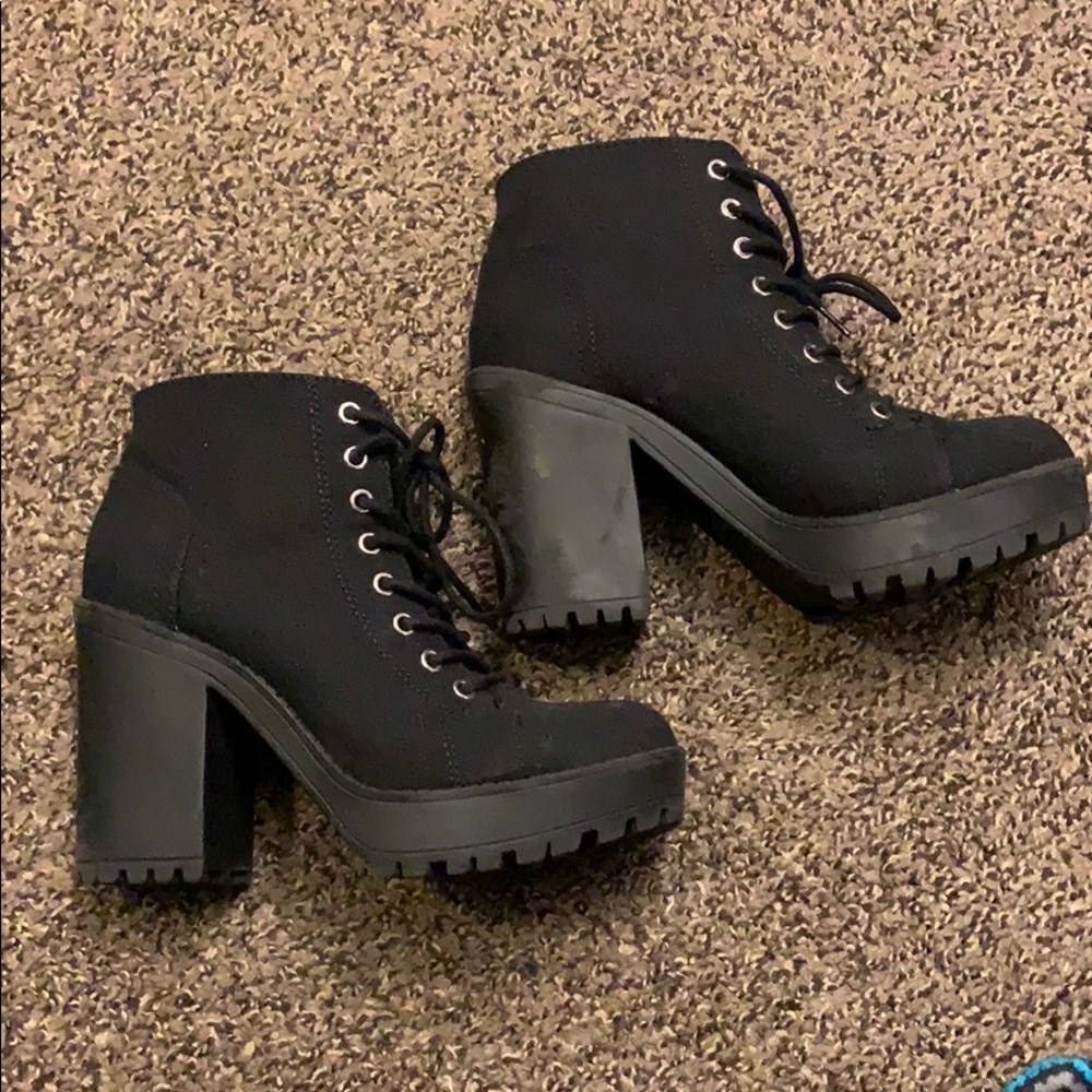 Black heeled boots